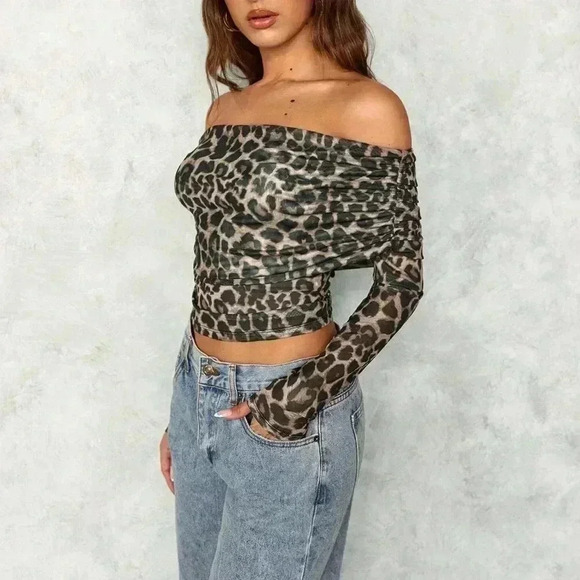 Multicolor Casual Women's Leopard Print Off-Shoulder Form-Fitting Top - Picture 2 of 5